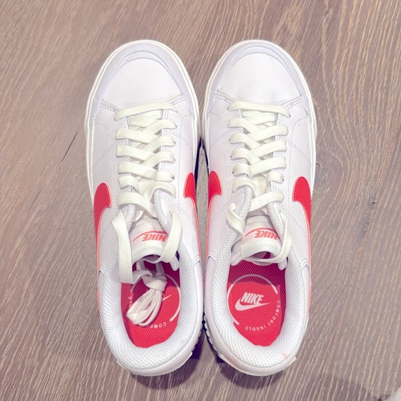 NIB! NIKE Court Legacy Lift women’s. White / Coral. Size 7. - Picture 5 of 6